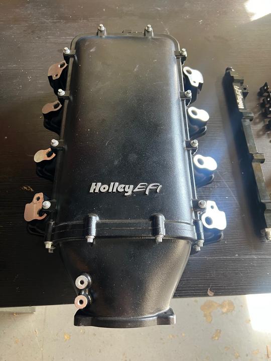 Holley Ultra Lo-Ram Manifold Kit - With Fuel Rails - Black - GM LS3/L92